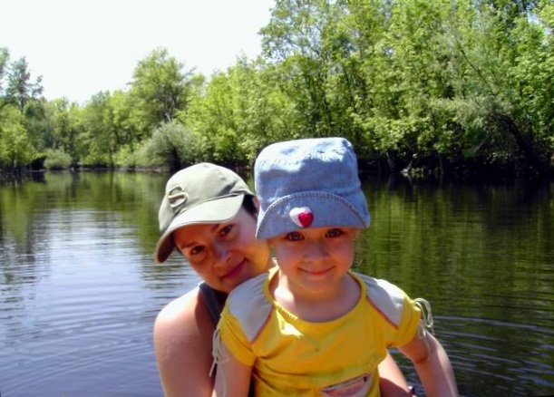 Я со свой дочерью в мае 2008 года (разлив на Волге)